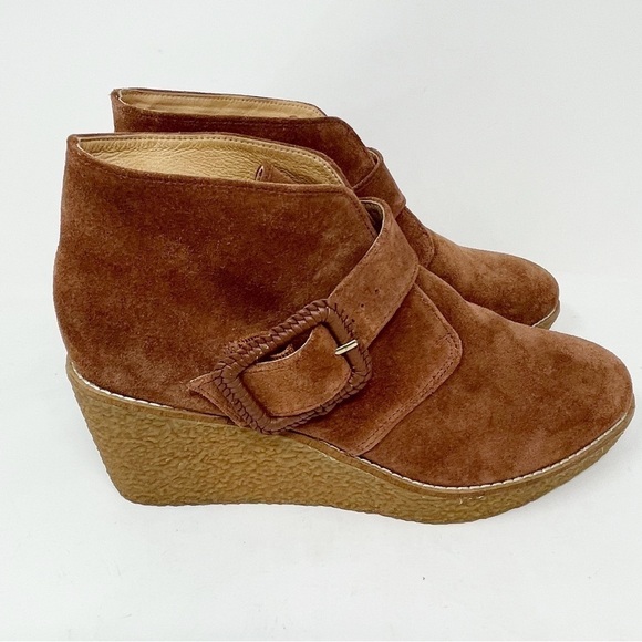 JACK ROGERS Women’s Brown Suede IZZIE Booties 3” Wedge Heel Buckle Slip On Sz 9 - Picture 1 of 8